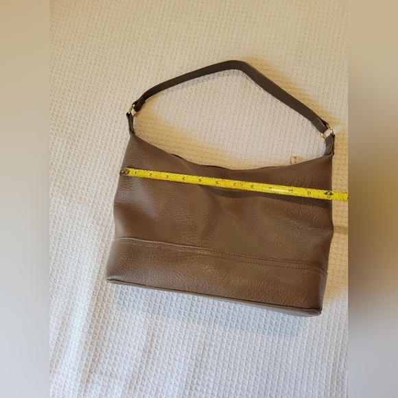 Isaac Mizrahi Brown Leather Shoulder Bag - Picture 8 of 11